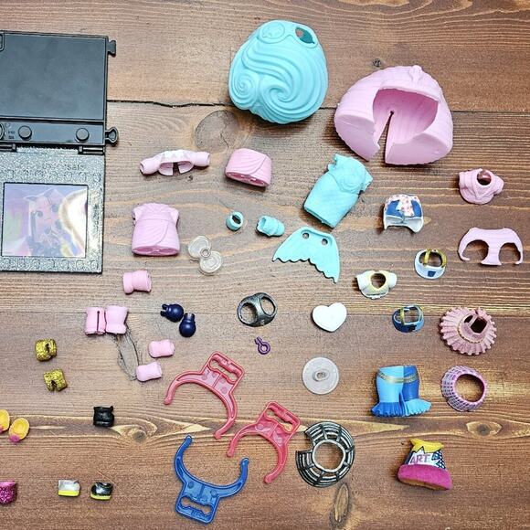 Lot of LOL Dolls and Accessories Over 100 pieces - Picture 7 of 16